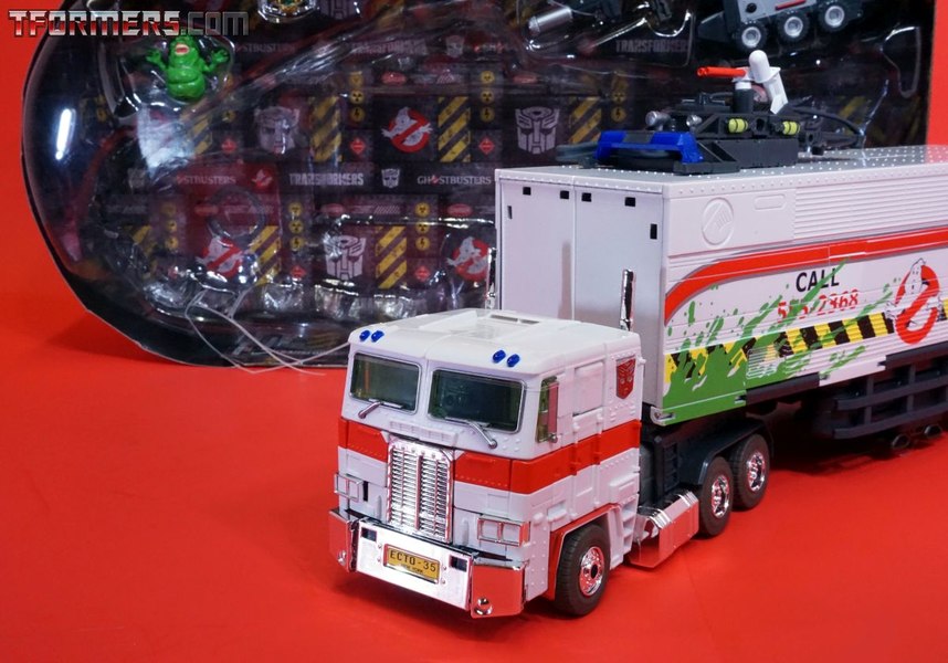 Sdcc 2019 Mp 10g Optimus Prime Ecto 35 Edition Unboxing  (28 of 55)